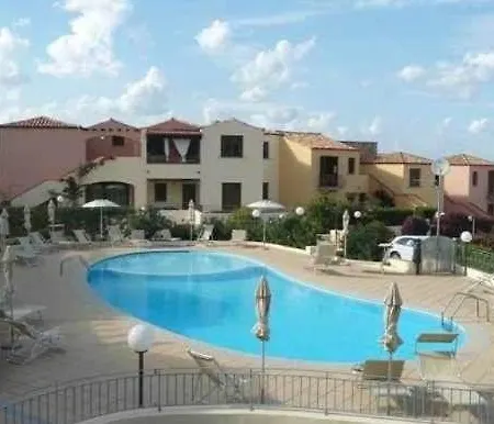 Casa Vacanze Murta Maria Con Piscina Hébergement de vacances *